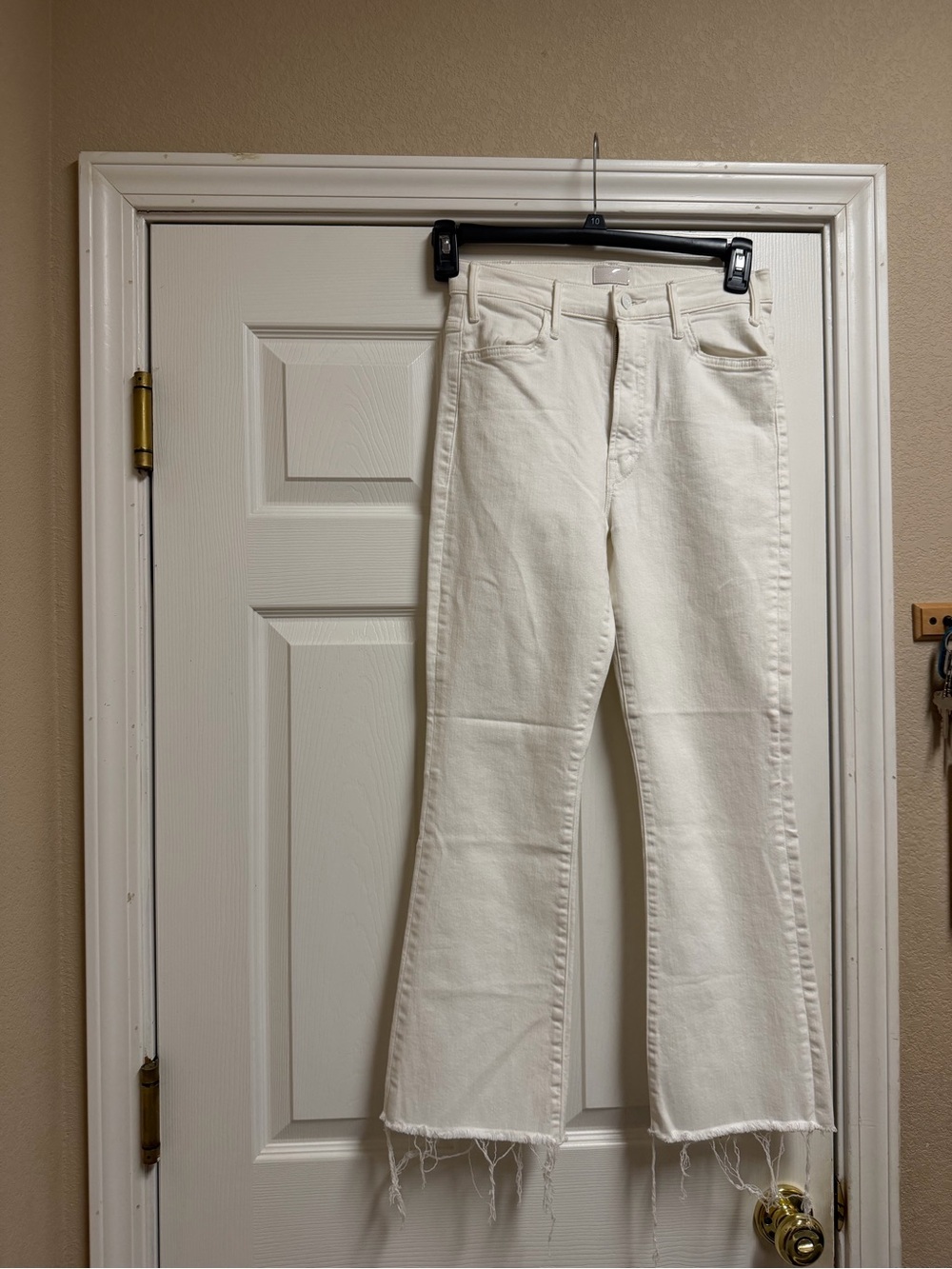 MOTHER Off-White Raw-Hem Cropped Jeans